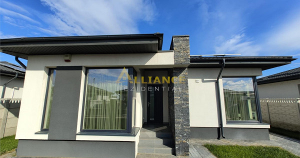 Casa moderna parter - 3 camere, 2 bai, pompa de caldura, pan