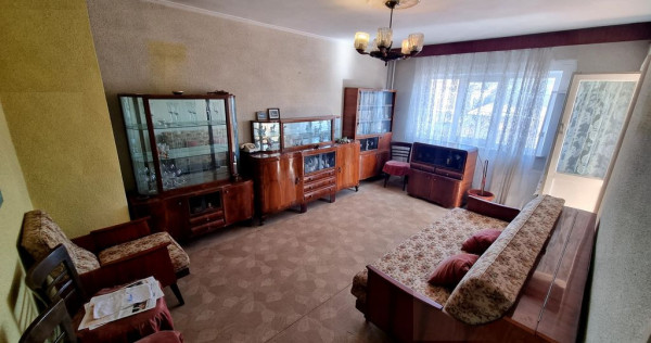 Navodari central -apartament 3 camere decomandat stradal