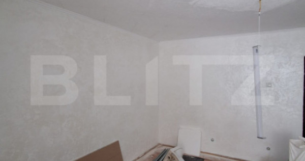 Spațiu comercial 55 mp, &icirc;n curs de renovare, 3 camere la p