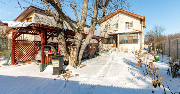 Casă / Vilă cu 4 camere de v&acirc;nzare &icirc;n zona Giulesti S...