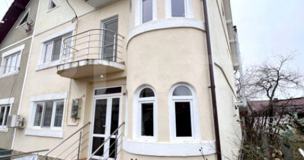 Casă tip duplex &ndash; 272 mp utili, 9 camere ,in zona Cetate