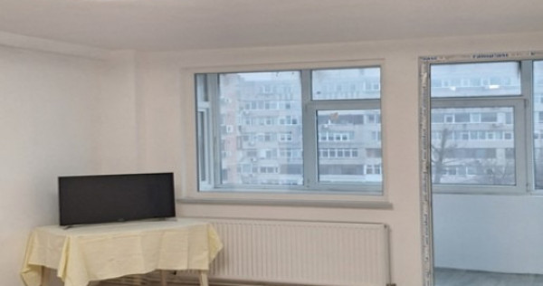 V&acirc;nd apartament 2 camere central, renovat complet cu centrală proprie