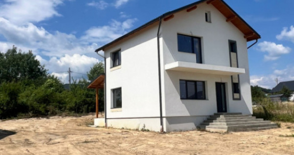 Casă nouă, design modern, teren 500 mp &ndash; liniște aproap