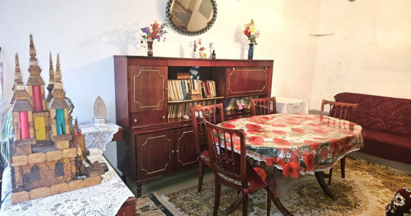 Vanzare - apartament cu 2 camere, Micro 20, J-uri