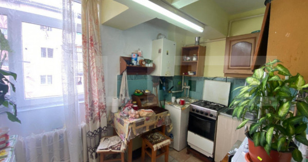 Garsoniera situata la etajul 3, zona Cetate