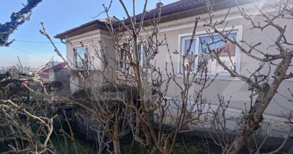Oportunitate ! Casă renovabilă, 176 mp, teren de 530 mp, z