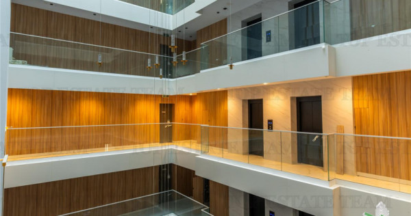 Apartament deosebit 3 camere etaj 9 vedere la lac