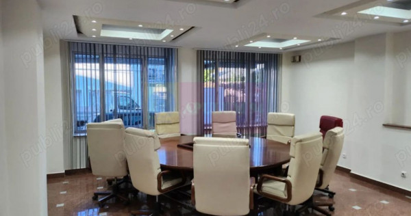 Inchiriere o cladire de birouri in zona Damaroaia cu 12 p...