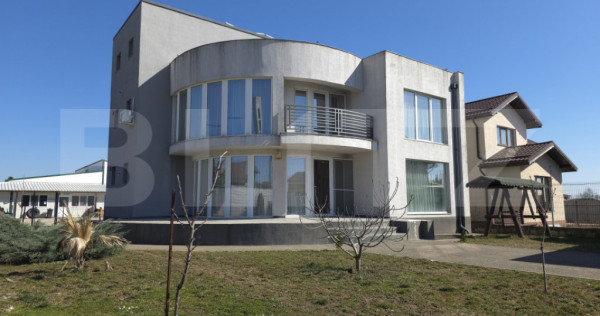 Confort Modern și Facturi Zero: Vilă Unică cu Vitraje Mar