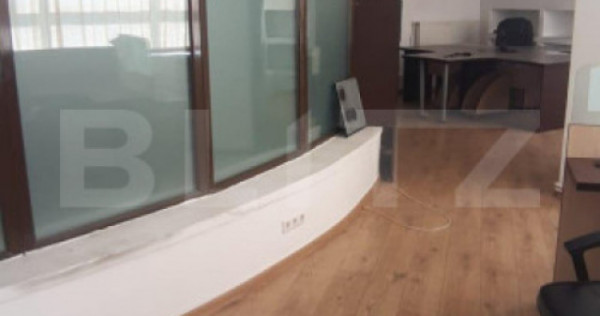 Spatiu prestari servicii, parter, strada principala, 220 mp