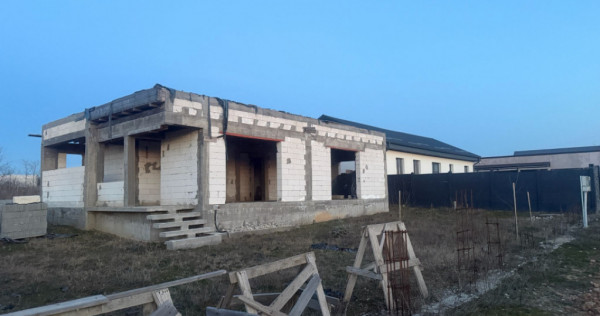 Casa parter, la rosu, 90 mp utili, 404 mp teren, Malu Mare