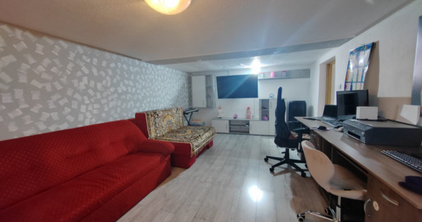 Imobil cu 2 constructii, anexe și 670 mp teren, utilități