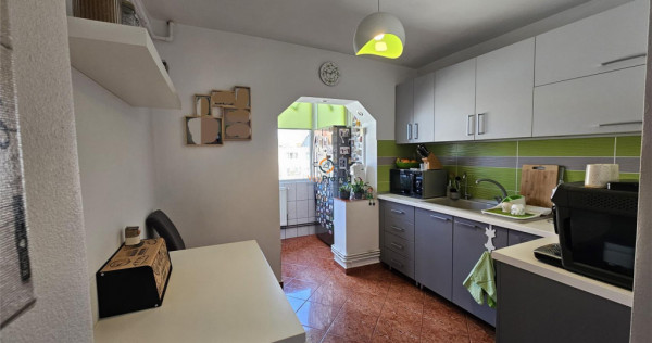 Apartament deosebit 3 camere decomandat zona Soarelui