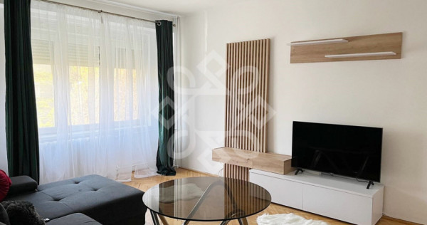 Apartament cu 3 camere de inchiriat pe bld. Stefan cel Mare