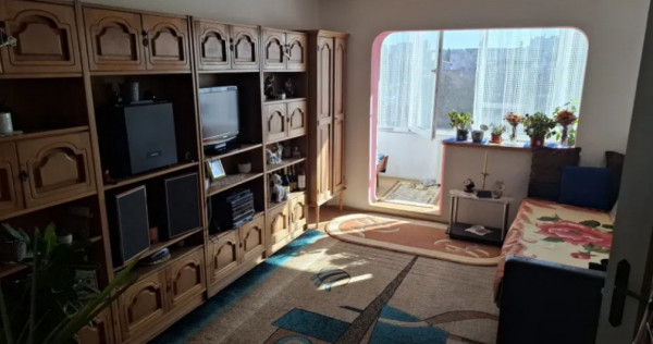 Apartament 2 camere, decomandat - zona Tractorul