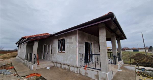 Casa noua cu toate utilitatile in Bors