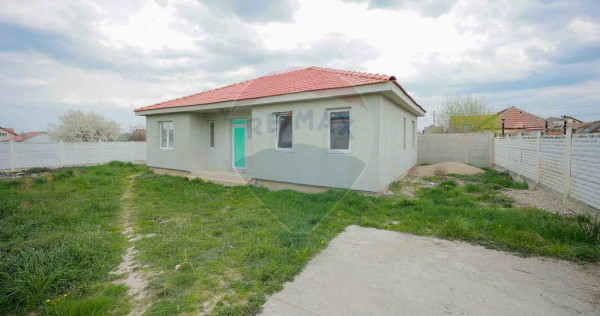De v&acirc;nzare casă semifinisată cu 3 camere, 455 mp teren...