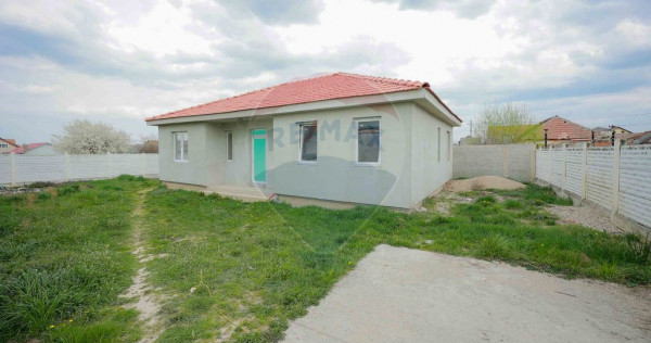 De v&acirc;nzare casă semifinisată cu 3 camere, 455 mp teren...