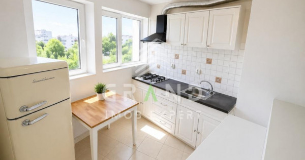 2 camere | Balcon | Etaj 3/4 | Orientare Est | Zorilor &ndash; U