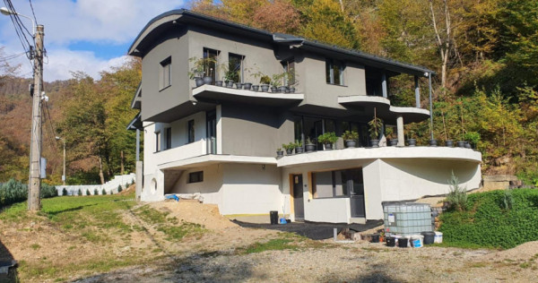 Vilă tip casă pasivă, 285 mp + 47 ari teren, Valea Roșie