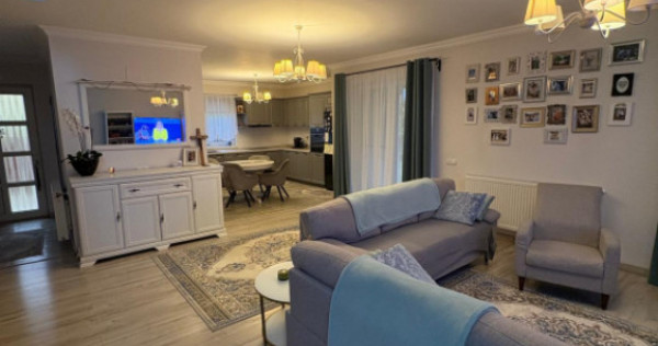 Vilă modernă cu jacuzzi & zonă lounge premium, 900 mp ter