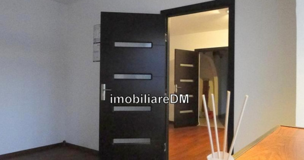 SPATIU COMERCIAL tip apartament 2 camere , in Podu Ros,