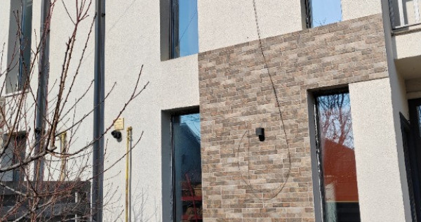 Zona Comuna Berceni casa 4 camere