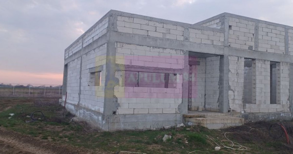 Săbăreni, casă la rosu 116 mp utili, curte 607 mp