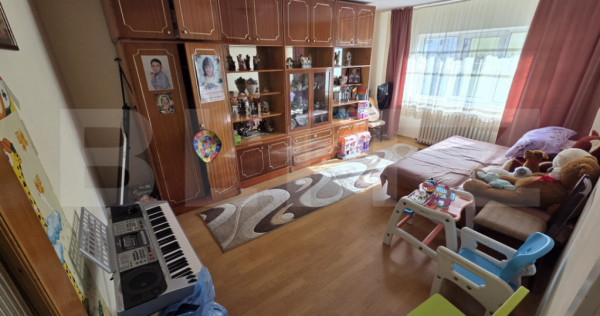 Apartament de v&acirc;nzare, 3 camere, 65 mp, zona Nord