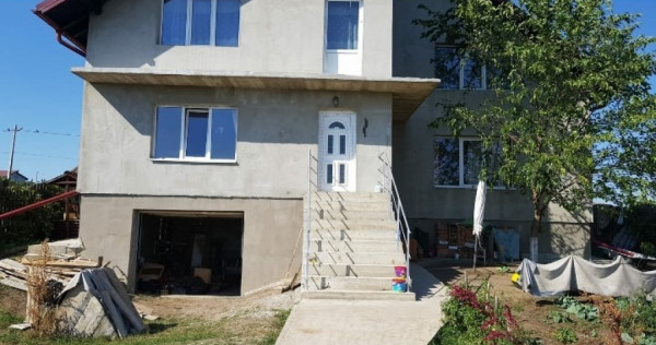 Casa / Vila ( D+P+E+M ) - Zona Scheia - Intrare