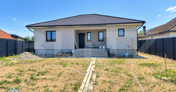 Casa cu 3 camere de vanzare, 120 mp, teren 950 mp, Balta Blo