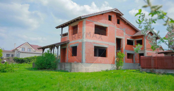 De v&acirc;nzare proprietate cu două clădiri la roșu, Cord?...