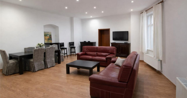 Rezidenta 4 camere,in farmec istoric, vedere Tampa,cu beci s