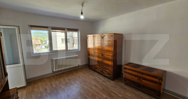 Garsonieră decomandată 31 mp, etaj 2, Cugir &ndash; spațioas?
