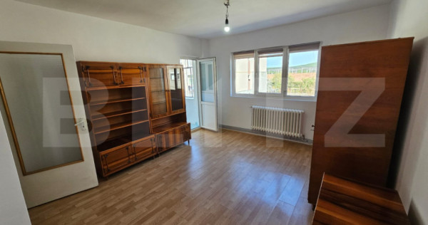 Garsonieră decomandată 31 mp, etaj 2, Cugir &ndash; spațioas?