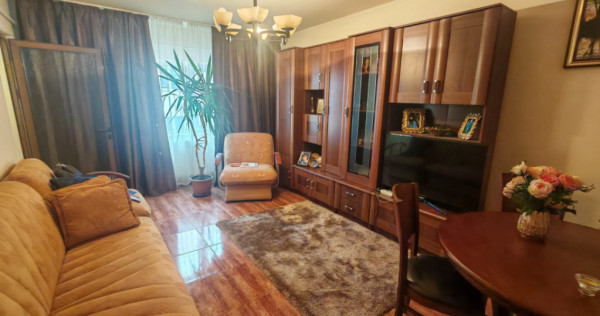Apartament 3 camere de vanzare in zona Casa de Cultura
