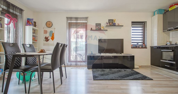 Apartament cu 3 camere de v&acirc;nzare &icirc;n zona Tractorul