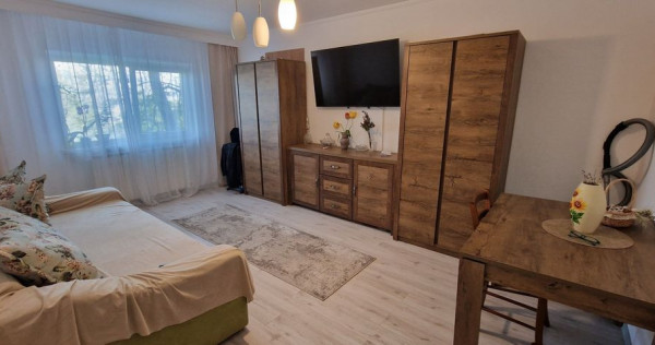Poarta 6, 3 camere decomandate etajul 1.