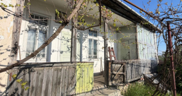 Casa 2 camere, de renovat/reconstruit, zona Centrala