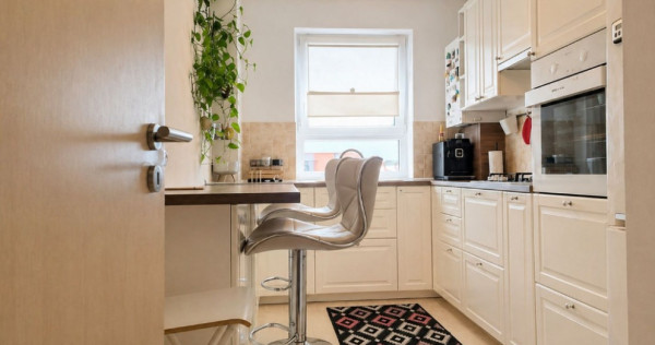 Apartament 3 camere | 2 bai | parcare - zona Tractorul