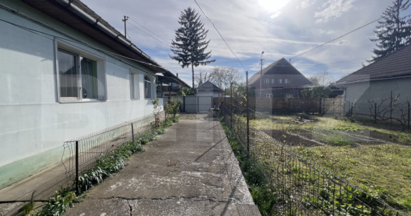 Casă de v&acirc;nzare, 1063 mp teren, zona Mureșeni