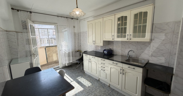 Apartament 3 camere decomandat, zona Zambilelor