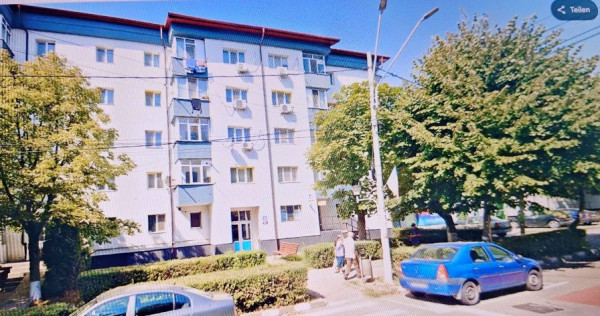 Apartament de vanzare - 3 camere, decomandat, etaj 2, Titu Central
