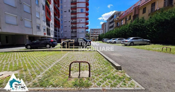 Parcare privata, ingradita, la blocurile Ared din Micalaca
