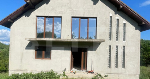 Casa 4 dormitoare, 160 mp + 78 mp demisol, 1800 mp teren, zo
