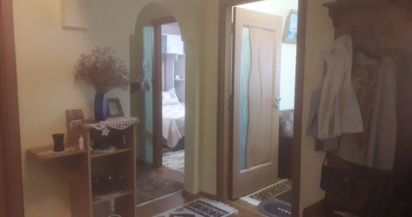 Apartament Cu 4 Camere Decomandate Zona George Enescu