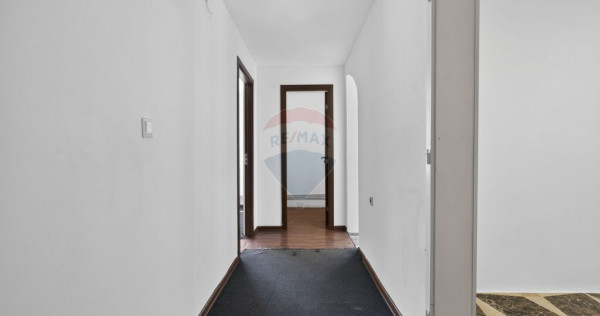 Apartament spațios la casă, renovat, ultracentral Pecica