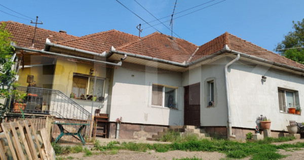 Casa individuala si 5.500 mp de teren intravilan, loc. Sanpa
