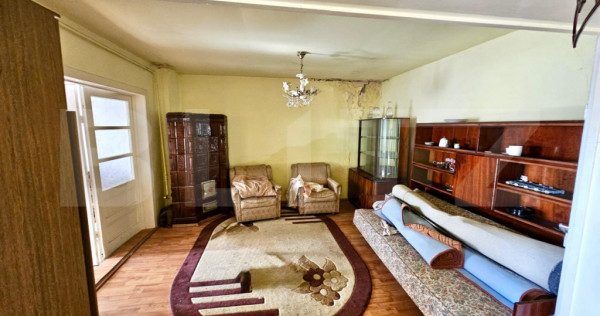 Casa 5 camere, 2 bucatarii, 140 mp, curte si gradina, zona B