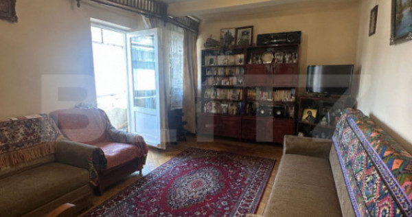 Apartament 3 camere de v&acirc;nzare, 65 mp, zonă Centrală